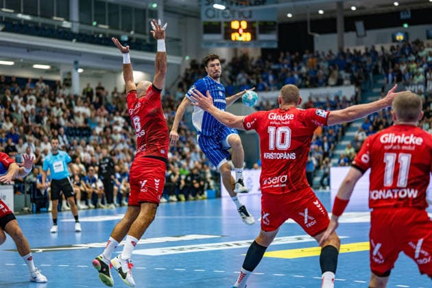 Opel Handball Bundesliga, VfL Gummersbach vs. MT Melsungen, September 5, 2026 Alex Dujshebaev VfL Gummersbach 10, Dainis Kriötopans, MT Melsungen 10, Dimitri Ignatow, MT Melsungen 11, Opel Handball Bundesliga, VfL Gummersbach vs. MT Melsungen, September 5, 2026 Copyright: xBEAUTIFULxSPORTS Erlhofx