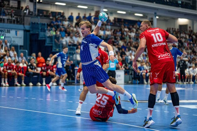 Opel Handball Bundesliga, VfL Gummersbach vs. MT Melsungen, September 5, 2026 Ellidi Vidarsson (VfL Gummersbach) 4, Olle Forsell Schefvert (MT Melsungen) 25, Dainis Kriötopans MT Melsungen 10, Opel Handball Bundesliga, VfL Gummersbach vs. MT Melsungen, September 5, 2026 Copyright: xBEAUTIFULxSPORTS Erlhofx