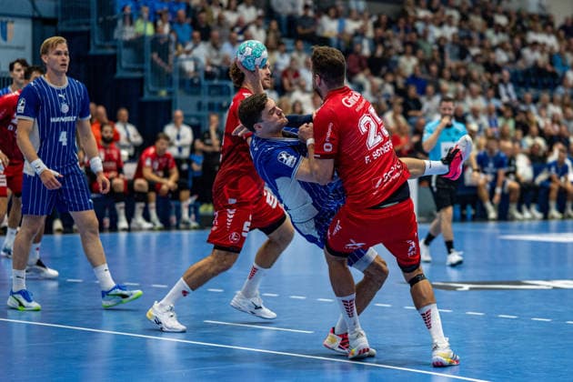 Opel Handball Bundesliga, VfL Gummersbach vs. MT Melsungen, September 5, 2026 Ellidi Vidarsson (VfL Gummersbach) 4, Johannes Golla (MT Melsungen) 14, Kay Smits (VfL Gummersbach) 31, Olle Forsell Schefvert (MT Melsungen) 25, Opel Handball Bundesliga, VfL Gummersbach vs. MT Melsungen, September 5, 2026 Copyright: xBEAUTIFULxSPORTS Erlhofx