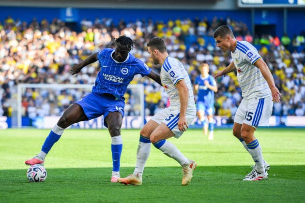 Brighton and Hove Albion v Leeds United, Premier League Promise David Forward of Brighton and Hove Albion and Gabriel Gudmundsson Defender of Leeds United in action during the Premier League match between Brighton and Hove Albion and Leeds United at the American Express Stadium, Brighton and Hove, UK on 5 September 2026. Brighton and Hove American Express Stadium East Sussex UK Editorial use only DataCo restrictions apply See www.football-dataco.com , Copyright: xJeffxMoodx PSI-24837-0103