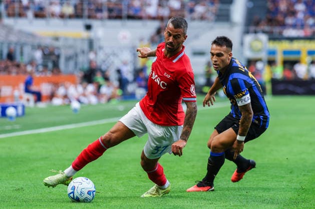 SOCCER - Serie A - Inter - FC Internazionale vs. SSC Napoli Photo by IPA ABACAPRESS.COM88154930 - Leonardo Spinazzola of SSC Napoli battles for the ball with Lautaro Martinez of FC Internazionale during the 2026 27 Serie A Enilive soccer match between FC Internazionale and SSC Napoli Milan Italy  Copyright: xIPAxSport ABACAx