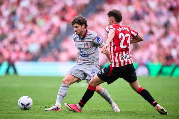 Athletic Club v Atletico de Madrid - LaLiga EA Sports 2026 27 Julian Alvarez of Atletico de Madrid duels for the ball with Robert Navarro of Athletic Club during the LaLiga EA Sports match between Athletic Club and Atletico de Madrid at Estadio San Mames in Bilbao, Spain, on September 5, 2026. Bilbao Spain  Copyright: xCesarxOrtizxGonzalezx originalFilename:ortizgonzalez-athletic260905_npAbl.jpg