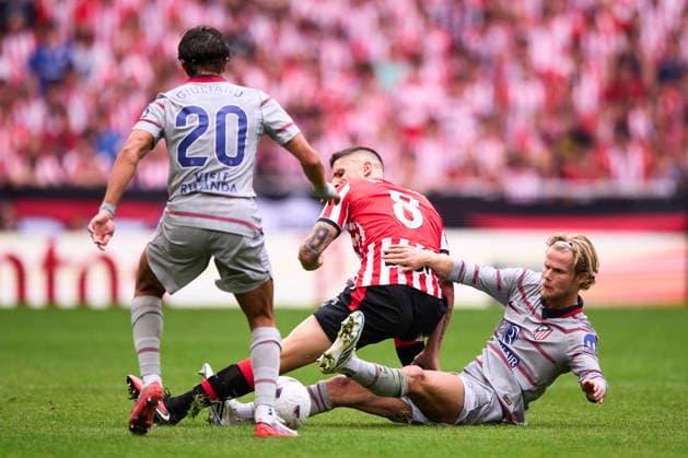 Athletic Club v Atletico de Madrid - LaLiga EA Sports 2026 27 Morten Hjulmand of Atletico de Madrid duels for the ball with Oihan Sancet of Athletic Club during the LaLiga EA Sports match between Athletic Club and Atletico de Madrid at Estadio San Mames in Bilbao, Spain, on September 5, 2026. Bilbao Spain  Copyright: xCesarxOrtizxGonzalezx originalFilename:ortizgonzalez-athletic260905_npl0D.jpg