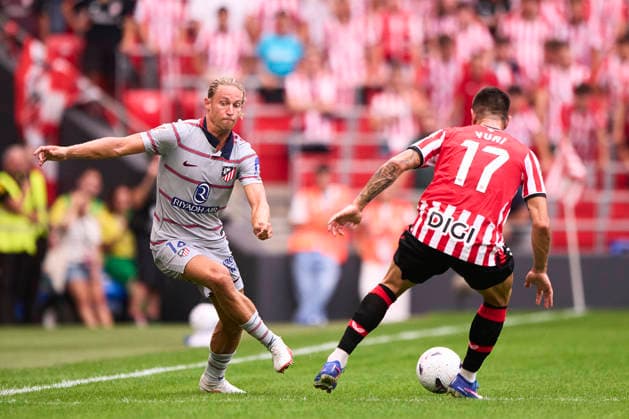 Athletic Club v Atletico de Madrid - LaLiga EA Sports 2026 27 Marcos Llorente of Atletico de Madrid duels for the ball with Yuri Berchiche of Athletic Club during the LaLiga EA Sports match between Athletic Club and Atletico de Madrid at Estadio San Mames in Bilbao, Spain, on September 5, 2026. Bilbao Spain  Copyright: xCesarxOrtizxGonzalezx originalFilename:ortizgonzalez-athletic260905_npY19.jpg
