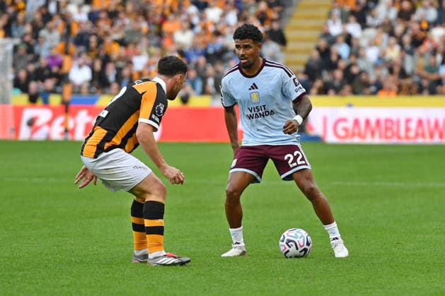 Hull City v Aston Villa, Premier League Hull City defender Lewis Coyle (2) and Aston Villa defender Ian Maatsen (22) during the Premier League match between Hull City and Aston Villa at the MKM Stadium, Kingston upon Hull, UK on 5 September 2026. Kingston upon Hull MKM Stadium East Riding of Yorkshire UK Editorial use only DataCo restrictions apply See www.football-dataco.com , Copyright: xIanxLyallx PSI-24835-0059
