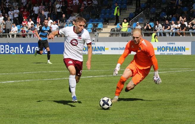 September 5, 2026 xmgoodx Frankfurt am Main, PSD Bank Arena, Regionalliga Southwest, 2026–2027 Season, Derby: FSV Frankfurt vs. Kickers Offenbach, OFC Maximilian Schmid 9, OFC vs. Goalkeeper Lucas Becker 1, FSV Frankfurt