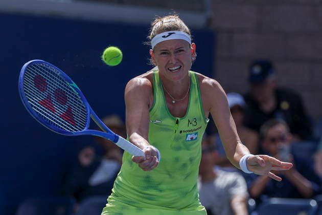 US Open tennis tournament - Day 7 Marie Bouzkova of Czechia in action against Iga Swiatek of Poland during the Women™s Singles round 3 of the US Open Tennis Championships at the USTA Billie Jean King National Tennis Center in Flushing Meadows, New York, USA, 05 September 2026. The 2026 US Open tournament runs from 23 August through 13 September. FLUSHING MEADOWS NEW YORK United States  Copyright: xSARAHxYENESELx
