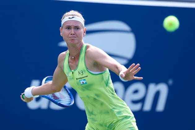 US Open tennis tournament - Day 7 Marie Bouzkova of Czechia in action against Iga Swiatek of Poland during the Women™s Singles round 3 of the US Open Tennis Championships at the USTA Billie Jean King National Tennis Center in Flushing Meadows, New York, USA, 05 September 2026. The 2026 US Open tournament runs from 23 August through 13 September. FLUSHING MEADOWS NEW YORK United States  Copyright: xSARAHxYENESELx