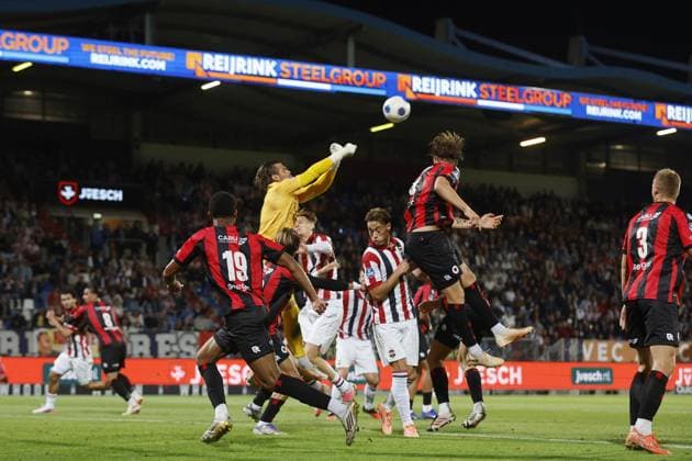 TILBURG - (lr) David Garden of Excelsior Rotterdam, Excelsior Rotterdam goalkeeper Stijn van Gassel, Casper Widell of Excelsior Rotterdam during the Dutch Eredivisie match between Willem II and Excelsior at the Koning Willem II Stadion on 5 September 2026 in Tilburg, the Netherlands. BART STOUTJESDIJK ANP Eredivisie 2026 27 xVIxANPxSportx xxANPxIVx 567287441 originalFilename: 567287441.jpg
