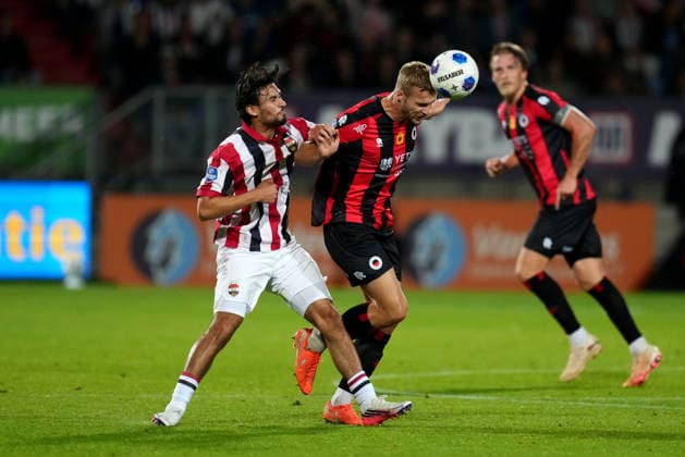 Eredivisie: Willem II v Excelsior Rotterdam Tilburg - Nathan Tjoe-a-on of Willem II duels for the ball with Rick Meissen of Excelsior Rotterdam during the fifth competition round of the 2026 2027 Eredivisie season. The match is set between Willem II and Excelsior Rotterdam at Koning Willem II Stadion on 5 September 2026 in Tilburg, Netherlands. (Hero Images Yannick Verhoeven) Copyright: xYannickxVerhoevenx