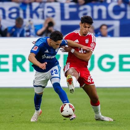 GELSENKIRCHEN - Soufiane El Faouzi of Schalke 04 battles for possession with Aleksandar Pavlovic of FC Bayern Munich before the Bundesliga match between FC Schalke 04 and FC Bayern Munich at the Veltins-Arena on 5 September 2026 in Gelsenkirchen, Germany. MARCEL TER BALS ANP Bundesliga 2026 27 xVIxANPxSportx xMarcelxterxBalsxIVx 567290346 originalFilename: 567290346.jpg