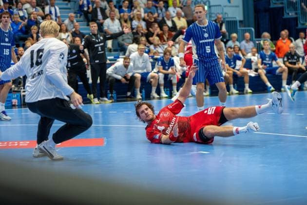 Bertram Obling, goalkeeper, VfL Gummersbach 16, Johannes Golla, pivot, MT Melsungen 14, VfL Gummersbach vs. MT Melsungen, Opel Handball Bundesliga, Men, Matchday 3, September 5, 2026, Gummersbach, North Rhine-Westphalia, Germany Copyright: xkolbert-press MartinxWdziecznyx