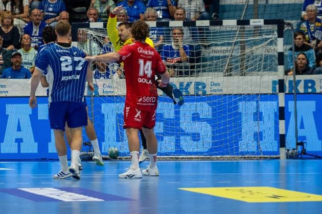 Kristjan Horžen, pivot, VfL Gummersbach 27, Johannes Golla, pivot, MT Melsungen 14, VfL Gummersbach vs. MT Melsungen, Opel Handball Bundesliga, Men, Matchday 3, September 5, 2026, Gummersbach, North Rhine-Westphalia, Germany Copyright: xkolbert-press MartinxWdziecznyx