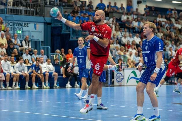 Adrian Sipos, pivot, MT Melsungen 8, Ellidi Snaer Vidarsson, pivot, VfL Gummersbach 4, VfL Gummersbach vs. MT Melsungen, Opel Handball Bundesliga, Men, Matchday 3, September 5, 2026, Gummersbach, North Rhine-Westphalia, Germany Copyright: xkolbert-press MartinxWdziecznyx