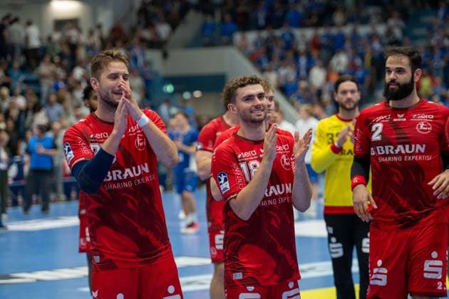 The teams after the tie, Florian Drosten, wing, MT Melsungen 18, VfL Gummersbach vs. MT Melsungen, Opel Handball Bundesliga, Men, Matchday 3, September 5, 2026, Gummersbach, North Rhine-Westphalia, Germany Copyright: xkolbert-press MartinxWdziecznyx