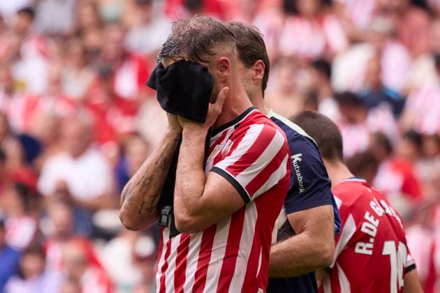 Athletic Club de Bilbao v Atletico de Madrid - LaLiga EA Sports BILBAO, SPAIN - SEPTEMBER 5: Yeray Alvarez of Athletic Club Bilbao leaves the field after an injury during the LaLiga EA Sports 2026 27 match between Athletic Club de Bilbao and Atletico de Madrid at San MamÃ s Stadium, on September 5, 2026 in Bilbao, Spain. (Photo by Marcos Calvo Photo Players Images Magara Press) Bilbao Estadio de San Mames Spain Copyright: xMarcosxCalvox