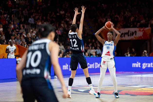Valeriane Ayayi (France), No. 11 with the ball; Haeran Lee (Korea), No. 12; GER, France vs. Korea, Basketball, 2026 FIBA Women’s World Cup, Group Stage, Matchday 2, September 5, 2026, GER, France vs. Korea, Basketball, 2026 FIBA Women’s World Cup, Group Stage, Matchday 2, September 5, 2026, Berlin Copyright: xEibner-Pressefoto MaxxVincenx EP_MVN