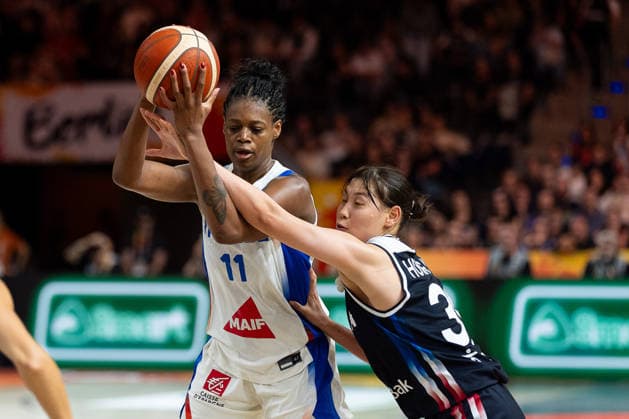 Valeriane Ayayi (France), No. 11, in a one-on-one battle with Yusun Hong (Korea), No. 39, GER, France vs. Korea, Basketball, 2026 FIBA Women’s World Cup, Group Stage, Matchday 2, September 5, 2026, GER, France vs. Korea, Basketball, 2026 FIBA Women’s World Cup, Group Stage, Matchday 2, September 5, 2026, Berlin Copyright: xEibner-Pressefoto MaxxVincenx EP_MVN