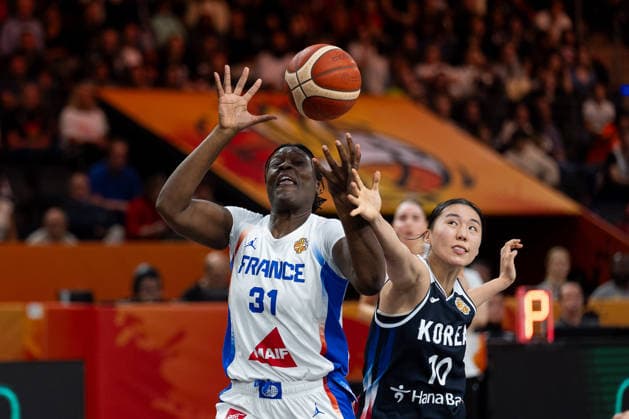 Aminata Gueye (France, No. 31) in a one-on-one battle, fighting for the ball with Yoolim Kang (Korea, No. 10), GER, France vs. Korea, Basketball, 2026 FIBA Women’s World Cup, Group Stage, Matchday 2, September 5, 2026, GER, France vs. Korea, basketball, 2026 FIBA Women’s World Cup, group stage, Matchday 2, September 5, 2026, Berlin Copyright: xEibner-Pressefoto MaxxVincenx EP_MVN