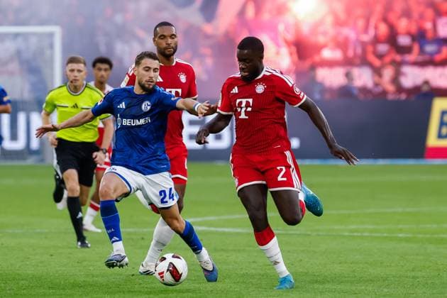 GELSENKIRCHEN - Adil Aouchiche of Schalke 04 battles for possession with Dayot Upamecano of FC Bayern Munich before the Bundesliga match between FC Schalke 04 and FC Bayern Munich at the Veltins-Arena on 5 September 2026 in Gelsenkirchen, Germany. MARCEL TER BALS ANP Bundesliga 2026 27 xVIxANPxSportx xMarcelxterxBalsxIVx 567293311 originalFilename: 567293311.jpg