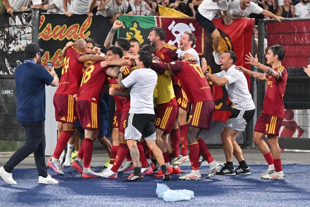 AS Roma v Atalanta BC - Serie A ROME, ITALY - SEPTEMBER 5: Matias Soule (18) of AS Roma celebrates with his team mates after scoring a goal during Italian Serie A football match between AS Roma and Atalanta BC at Stadio Olimpico on September 5,2026 in Rome, Italy. Claudio Pasquazi Anadolu Rome Italy. Editorial use only. Please get in touch for any other usage.  Copyright: x2026xAnadoluxClaudioxPasquazix
