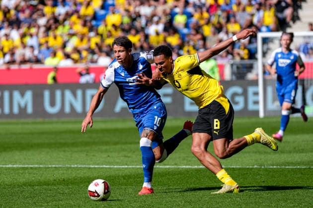 v.li.: Adam Hlozek (Hoffenheim, 10), Felix Nmecha (BVB, 8), Zweikampf, Spielszene, Duell, duel, tackle, tackling, Dynamik, Action, Aktion, 05.09.2026, Sinsheim (Deutschland), Fussball, Bundesliga, TSG 1899 Hoffenheim - Borussia Dortmund, DFB DFL REGULATIONS PROHIBIT ANY USE OF PHOTOGRAPHS AS IMAGE SEQUENCES AND OR QUASI-VIDEO. *** From left: Adam Hlozek (Hoffenheim), 10; Felix Nmecha (BVB), 8; tackle, game scene, duel, tackle, tackling, dynamics, action, 05 09 2026, Sinsheim, Germany, soccer, Bundesliga, TSG 1899 Hoffenheim, Borussia Dortmund, DFB and DFL regulations prohibit any use of photographs as image sequences and or quasi-video xozx