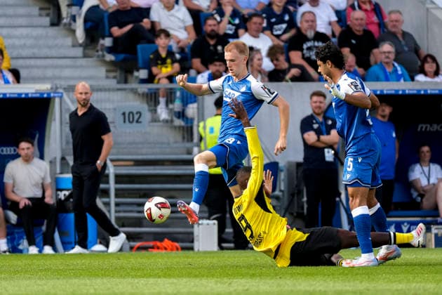 v.li.: Mats Rots (Hoffenheim, 39), Serhou Guirassy (BVB, 9), Ozan Muhammed Kabak (Hoffenheim, 5), Zweikampf, Spielszene, Duell, duel, tackle, tackling, Dynamik, Action, Aktion, 05.09.2026, Sinsheim (Deutschland), Fussball, Bundesliga, TSG 1899 Hoffenheim - Borussia Dortmund, DFB DFL REGULATIONS PROHIBIT ANY USE OF PHOTOGRAPHS AS IMAGE SEQUENCES AND OR QUASI-VIDEO. *** v li Mats Rots (Hoffenheim), 39, Serhou Guirassy (BVB), 9, Ozan Muhammed Kabak (Hoffenheim), 5, tackle, game play, duel, tackle, tackling, dynamics, action, 05 09 2026, Sinsheim, Germany, soccer, Bundesliga, TSG 1899 Hoffenheim vs. Borussia Dortmund, DFB and DFL regulations prohibit any use of photographs as image sequences and or quasi-video xozx