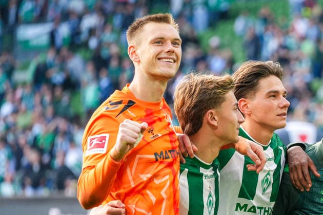 Karl Hein (Werder Bremen, 1) jubelt nach Abpfiff, Faust Geste, Gesichtsausdruck, Emotion, Mimik, Deutschland: Fussball, Bundesliga, Saison 2026 27, 2. Spieltag, 05.09.2026, Werder Bremen vs RB Leipzig, Weserstadion (Bremen) *** Karl Hein, Werder Bremen, 1, celebrating after the final whistle; fist pump, facial expression, emotion, facial gestures; German soccer, Bundesliga, 2026–27 season, Matchday 2, September 5, 2026, Werder Bremen vs. RB Leipzig, Weserstadion, Bremen Copyright: xLeonxFrickx
