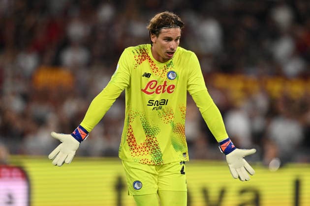 IPA88165744 - Marco Carnesecchi of Atalanta B.C. is in action during Matchday 3 of the Serie A Championship between A.S. Roma and Atalanta B.C. at the Olympic Stadium on September 5, 2026, in Rome, Italy.  Copyright: xDomenicoxCippitelli IPAxSportx xx 88165744