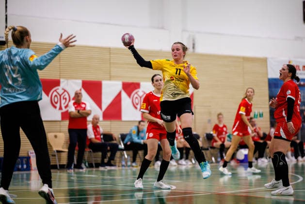 2. Handball Bundesliga Frauen: 1. FSV Mainz 05 - HC Roedertal, Mainz, 05.09.2026 Vanessa Huth (HC Roedertal, 11) im Wurf gegen Aurora Kryeziu (1. FSV Mainz 05, 33) Partie vom 2. Spieltag der ALSCO Handball 2. Bundesliga Frauen zwischen 1. FSV Mainz 05 und HC Rödertal in Mainz am 05.09.2026 *** Women s Handball Bundesliga 2: 1 FSV Mainz 05 vs. HC Rödertal, Mainz, September 5, 2026. Vanessa Huth (HC Rödertal) takes a shot against Aurora Kryeziu (1 FSV Mainz 05), 33 Match from Matchday 2 of the ALSCO Women’s Handball 2nd Bundesliga between 1 FSV Mainz 05 and HC Rödertal in Mainz on September 5, 2026 Copyright: xBEAUTIFULxSPORTS Hahnex