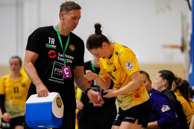 2. Handball Bundesliga Frauen: 1. FSV Mainz 05 - HC Roedertal, Mainz, 05.09.2026 Leonie Meersteiner (HC Roedertal, 14) mit Nasenbluten Partie vom 2. Spieltag der ALSCO Handball 2. Bundesliga Frauen zwischen 1. FSV Mainz 05 und HC Rödertal in Mainz am 05.09.2026 *** Women s Handball Bundesliga 2: 1 FSV Mainz 05 vs. HC Roedertal, Mainz, September 5, 2026 Leonie Meersteiner HC Roedertal, 14, with a nosebleed Match from Matchday 2 of the ALSCO Women s Handball 2nd Bundesliga between 1 FSV Mainz 05 and HC Roedertal in Mainz on September 5, 2026 Copyright: xBEAUTIFULxSPORTS Hahnex