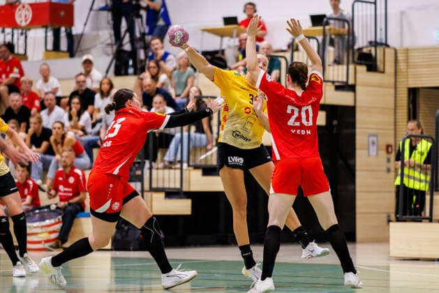 2. Handball Bundesliga Frauen: 1. FSV Mainz 05 - HC Roedertal, Mainz, 05.09.2026 Rozemarijn Irma Genevieve Alderden (HC Roedertal, 30) im Wurf gegen Marleen Kern (1. FSV Mainz 05, 20) Partie vom 2. Spieltag der ALSCO Handball 2. Bundesliga Frauen zwischen 1. FSV Mainz 05 und HC Rödertal in Mainz am 05.09.2026 *** Women s Handball Bundesliga 2: 1 FSV Mainz 05 vs. HC Rödertal, Mainz, September 5, 2026—Rozemarijn Irma Genevieve Alderden of HC Rödertal takes a shot against Marleen Kern of 1 FSV Mainz 05, 20 Match from Matchday 2 of the ALSCO Women’s Handball 2nd Bundesliga between 1 FSV Mainz 05 and HC Rödertal in Mainz on September 5, 2026 Copyright: xBEAUTIFULxSPORTS Hahnex