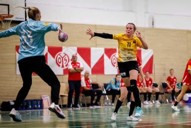 2. Handball Bundesliga Frauen: 1. FSV Mainz 05 - HC Roedertal, Mainz, 05.09.2026 Vanessa Huth (HC Roedertal, 11) im Wurf gegen Aurora Kryeziu (1. FSV Mainz 05, 33) Partie vom 2. Spieltag der ALSCO Handball 2. Bundesliga Frauen zwischen 1. FSV Mainz 05 und HC Rödertal in Mainz am 05.09.2026 *** Women s Handball Bundesliga 2: 1 FSV Mainz 05 vs. HC Rödertal, Mainz, September 5, 2026. Vanessa Huth (HC Rödertal) takes a shot against Aurora Kryeziu (1 FSV Mainz 05), 33 Match from Matchday 2 of the ALSCO Women’s Handball 2nd Bundesliga between 1 FSV Mainz 05 and HC Rödertal in Mainz on September 5, 2026 Copyright: xBEAUTIFULxSPORTS Hahnex