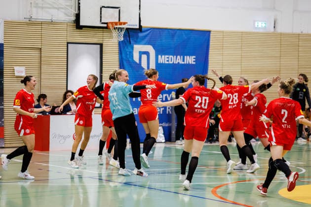 2. Handball Bundesliga Frauen: 1. FSV Mainz 05 - HC Roedertal, Mainz, 05.09.2026 Abpfiff. Die Mainzer Handball Frauen reißen jubelnd die Arme hoch. Gegen Rödertal gewinnt man mit 33:29. Partie vom 2. Spieltag der ALSCO Handball 2. Bundesliga Frauen zwischen 1. FSV Mainz 05 und HC Rödertal in Mainz am 05.09.2026 *** Women s Handball Bundesliga 2: FSV Mainz 05 vs. HC Roedertal, Mainz, September 5, 2026. Final whistle. The Mainz women’s handball team raises their arms in celebration. They defeat Röderthal 33–29. Match from Matchday 2 of the ALSCO Women’s Handball 2nd Bundesliga between 1 FSV Mainz 05 and HC Röderthaltal in Mainz on September 5, 2026 Copyright: xBEAUTIFULxSPORTS Hahnex