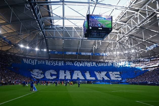 GELSENKIRCHEN - Supporters of Schalke 04 during the Bundesliga match between FC Schalke 04 and FC Bayern Munich at the Veltins-Arena on September 5, 2026, in Gelsenkirchen, Germany. MARCEL TER BALS ANP Bundesliga 2026 27 xVIxANPxSportx xMarcelxterxBalsxIVx 567300950 originalFilename: 567300950.jpg