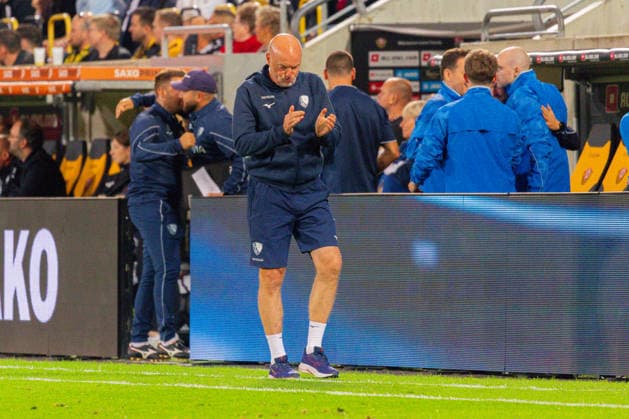 Deutschland: 2.Bundesliga, Saison 2026 2027, 05.09.2026, 4. Spieltag, SG Dynamo Dresden vs VfL Bochum, Rudolf-Harbig-Stadion : Uwe Rösler (VfL Bochum, Cheftrainer) Geste, Gestik, Emotion *** Germany 2. Bundesliga, 2026–2027 Season, September 5, 2026, Matchday 4, SG Dynamo Dresden vs. VfL Bochum, Rudolf Harbig Stadium; Uwe Rösler, VfL Bochum Head Coach; Gestures, Body Language, Emotion Copyright: xMichellexLukax