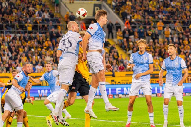 Deutschland: 2.Bundesliga, Saison 2026 2027, 05.09.2026, 4. Spieltag, SG Dynamo Dresden vs VfL Bochum, Rudolf-Harbig-Stadion : Philipp Hofmann (VfL Bochum, 33), Oliver Olsen (VfL Bochum,13) im Kopfball Duell gegen Vincent Vermeij (SG Dynamo Dresden, 9) *** Germany 2. Bundesliga, 2026–2027 Season, September 5, 2026, Matchday 4, SG Dynamo Dresden vs. VfL Bochum, Rudolf Harbig Stadium: Philipp Hofmann (VfL Bochum, 33) and Oliver Olsen (VfL Bochum, 13) in a header duel against Vincent Vermeij (SG Dynamo Dresden, 9) Copyright: xMichellexLukax