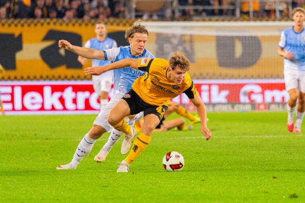 Deutschland: 2.Bundesliga, Saison 2026 2027, 05.09.2026, 4. Spieltag, SG Dynamo Dresden vs VfL Bochum, Rudolf-Harbig-Stadion : Christian Rasmussen (VfL Bochum, 7) im Zweikampf gegen Friedrich Müller (SG Dynamo Dresden, 42) *** Germany 2. Bundesliga, 2026–2027 Season, September 5, 2026, Matchday 4, SG Dynamo Dresden vs. VfL Bochum, Rudolf Harbig Stadium; Christian Rasmussen (VfL Bochum), 7, in a tackle against Friedrich Müller (SG Dynamo Dresden), 42 Copyright: xMichellexLukax
