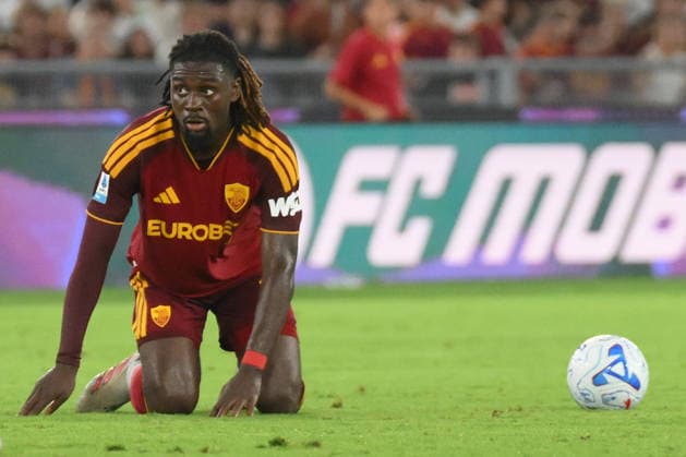 IPA88167432 - Charles De Ketelaere of Atalanta BC looks on during the Serie A Enelive match between AS Roma and Atalanta BC at the Olimpico Stadium  Copyright: xAgostinoxGemito IPAxSportx xx 88167432