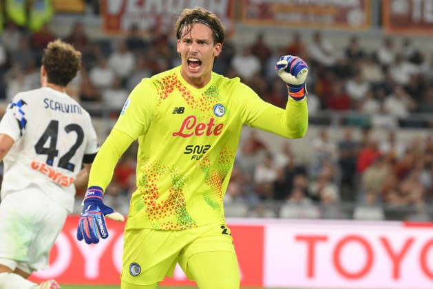 IPA88167458 - Marco Carnesecchi of Atalanta BC gestures during the Serie A Enelive match between AS Roma and Atalanta BC at the Olimpico Stadium  Copyright: xAgostinoxGemito IPAxSportx xx 88167458