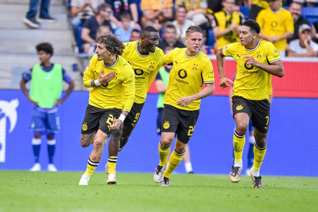 Fabio Silva (Borussia Dortmund), Serhou Guirassy (Borussia Dortmund), Joey Veerman (Borussia Dortmund) und Jobe Bellingham (Borussia Dortmund) Torjubel, jubelt mit seiner Mannschaft nach treffer zum 2:2 waehrend des spiels der 1. Bundesliga zwischen TSG Hoffenheim und Borussia Dortmund, SNP Arena am 05. September 2026 in Sinsheim, Deutschland. (Foto von Harry Langer DeFodi Images) +++ Fabio Silva (Borussia Dortmund), Serhou Guirassy (Borussia Dortmund), Joey Veerman (Borussia Dortmund) und Jobe Bellingham (Borussia Dortmund) celebrates after scoring his team s second goal with teammates during the Bundesliga match between TSG Hoffenheim and Borussia Dortmund at SNP Arena on September 5, 2026 in Sinsheim, Germany. (Photo by Harry Langer DeFodi Images) DFB DFL REGULATIONS PROHIBIT ANY USE OF PHOTOGRAPHS AS IMAGE SEQUENCES AND OR QUASI-VIDEO. (Photo by Harry Langer DeFodi Images) DFB DFL REGULATIONS PROHIBIT ANY USE OF PHOTOGRAPHS AS IMAGE SEQUENCES AND OR QUASI-VIDEO. - *** Fabio Silva (Borussia Dortmund), Serhou Guirassy (Borussia Dortmund), Joey Veerman (Borussia Dortmund), and Jobe Bellingham (Borussia Dortmund) celebrate a goal, cheering with their team after scoring the 2-2 equalizer during the Bundesliga 1 match between TSG Hoffenheim and Borussia Dortmund, SNP Arena on September 5, 2026, in Sinsheim, Germany. Photo by Harry Langer, DeFodi Images. Fabio Silva (Borussia Dortmund), Serhou Guirassy (Borussia Dortmund), Joey Veerman (Borussia Dortmund), and Jobe Bellingham (Borussia Dortmund) celebrate with teammates after scoring their team’s second goal during the Bundesliga match between TSG Hoffenheim and Borussia Dortmund at SNP Arena on September 5, 2026, in Sinsheim, Germany. Photo by Harry Langer, DeFodi Images. DFB and DFL regulations prohibit any use of photographs as image sequences and or quasi-video. Photo by Harry Langer, DeFodi Images. DFB and DFL regulations prohibit any use of photographs as imSEQUENCES AND OR QUASI-VIDEO