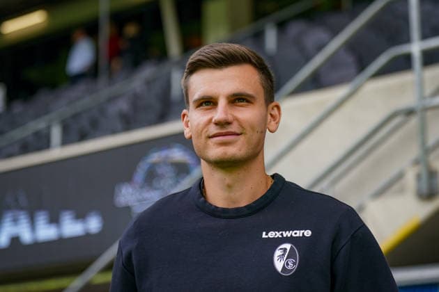 German Soccer Bundesliga 2026–2027, Matchday 2: SC Paderborn 07 vs. SC Freiburg at Home Deluxe Arena, Paderborn; Yannik Engelhardt (SC Freiburg), 16 Copyright: xJOERANxSTEINSIEKx