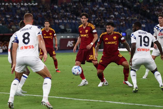 IPA88168265 - September 5, 2026: Roma vs. Atalanta (Serie A) Sports; Soccer; Matchday 3& xD;Pictured: Castro, Balerdi& xD;(Photo by Gino Mancini)  Copyright: xGinoxMancini IPAxSportx xx 88168265