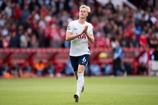 Jan Paul van Hecke of Tottenham Hotspur claps fans Nottingham Forest v Tottenham Hotspur, Premier League, Football, The City Ground, Nottingham, UK - 05 Sep 2026Nottingham The City Ground United Kingdom EDITORIAL USE ONLY No use with unauthorised audio, video, data, fixture lists, club league logos or live services. Online in-match use limited to 120 images, no video emulation. No use in betting, games or single club league player publications.  Copyright: xWiredxPhotos Shutterstockx 17135903jo