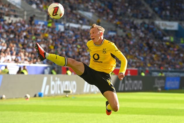Maximilian BEIER Borussia Dortmund, artistic, action, individual action, single shot, cutout, full-body shot, full-figure soccer, Bundesliga Season 2026–2027, Matchday 2, Matchday 02, TSG 1899 Hoffenheim vs. Borussia Dortmund 2–3 on September 5, 2026, SNP ARENA