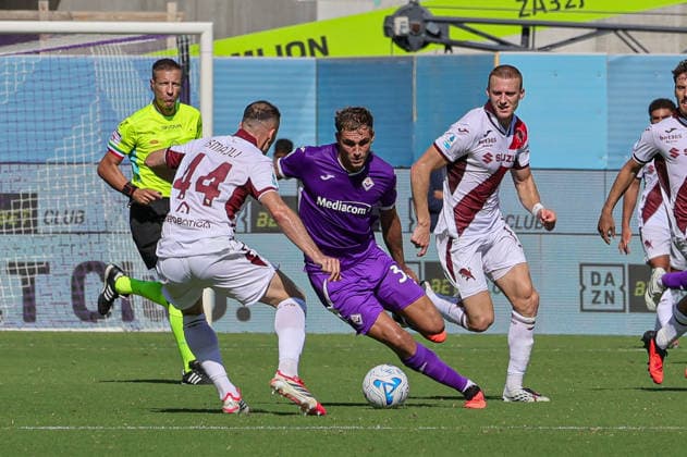 SOCCER - Serie A - ACF Fiorentina vs. Torino FC Photo by IPA ABACAPRESS.COM88170698 - Mastrantuono (30, Fiorentina) and Ismajli (44, Torino) during the Serie A soccer match between ACF Fiorentina and Torino FC at Stadio Artemio Franchi in Florence, Italy Florence Italy  Copyright: xIPAxSport ABACAx