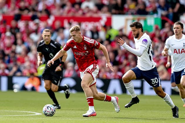 Nottingham Forest v Tottenham Hotspur, Premier League Nottingham Forest forward Liam Delap (19) runs forward with ball during the Premier League match between Nottingham Forest and Tottenham Hotspur at the City Ground, Nottingham, UK on 5 September 2026. Nottingham City Ground Nottinghamshire UK Editorial use only DataCo restrictions apply See www.football-dataco.com , Copyright: xManjitxNarotrax PSI-24805-0066