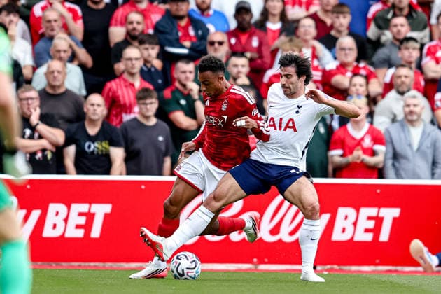 Nottingham Forest v Tottenham Hotspur, Premier League Tottenham Hotspur midfielder Sandro Tonali (16) battles for possession with Nottingham Forest forward Dan Ndoye (14) during the Premier League match between Nottingham Forest and Tottenham Hotspur at the City Ground, Nottingham, UK on 5 September 2026. Nottingham City Ground Nottinghamshire UK Editorial use only DataCo restrictions apply See www.football-dataco.com , Copyright: xManjitxNarotrax PSI-24805-0075