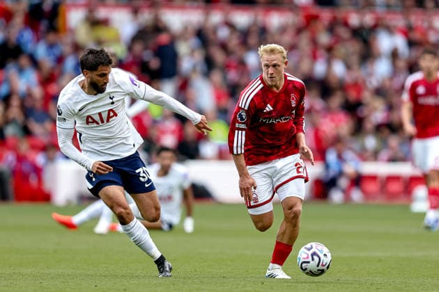Nottingham Forest v Tottenham Hotspur, Premier League Nottingham Forest midfielder Xaver Schlager (21) runs forward with ball during the Premier League match between Nottingham Forest and Tottenham Hotspur at the City Ground, Nottingham, UK on 5 September 2026. Nottingham City Ground Nottinghamshire UK Editorial use only DataCo restrictions apply See www.football-dataco.com , Copyright: xManjitxNarotrax PSI-24805-0078
