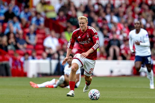 Nottingham Forest v Tottenham Hotspur, Premier League Nottingham Forest midfielder Xaver Schlager (21) runs forward with ball during the Premier League match between Nottingham Forest and Tottenham Hotspur at the City Ground, Nottingham, UK on 5 September 2026. Nottingham City Ground Nottinghamshire UK Editorial use only DataCo restrictions apply See www.football-dataco.com , Copyright: xManjitxNarotrax PSI-24805-0077